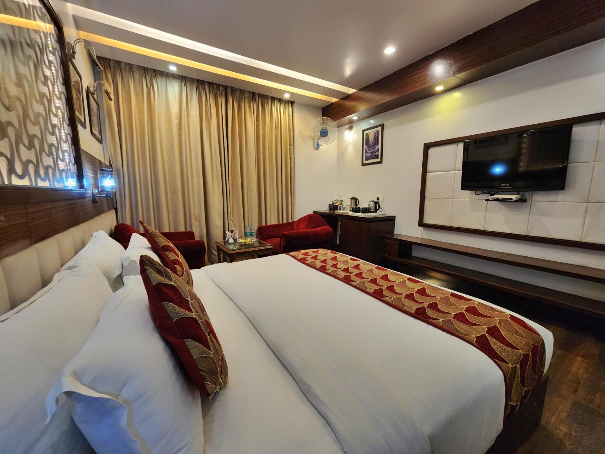 Hotel Surya Shimla Esterno foto