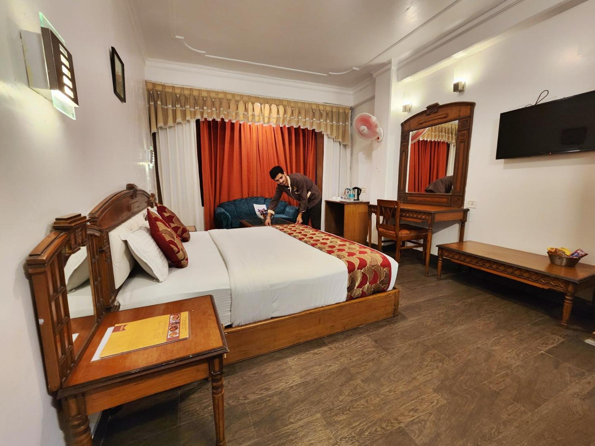 Hotel Surya Shimla Esterno foto