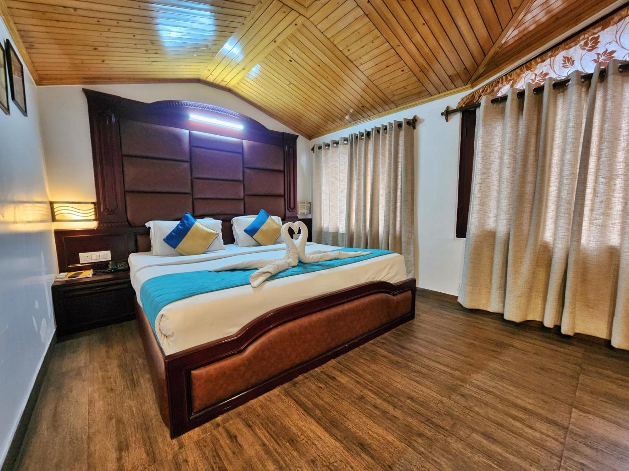 Hotel Surya Shimla Esterno foto